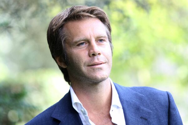 ©Claudio Bernardi/Lapresse
Roma, 12 settembre 2012
Emanuele Filiberto presenta il suo nuovo programma “Pechino Express”. Uno show particolare che vedrà il principe Filiberto come inviato in paesi orientali, come India, Nepal e Cina.
nella foto: Emanuele Filiberto