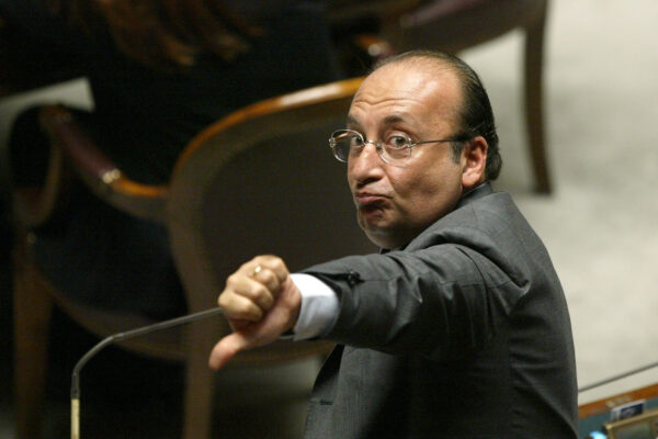 ©Mauro Scrobogna / Lapresse
15-12-2004 Roma
Politica
Camera – attenuanti generiche, di recidiva, di giudizio di comparazione delle circostanze di reato per i recidivi
Nella foto: Il relatore di maggioranza Luigi Vitali  FI