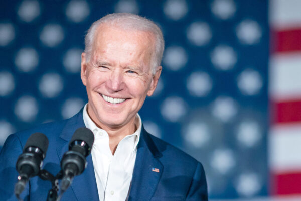 “Biden a favore del male”, la Chiesa si spacca perché rimpiange Trump