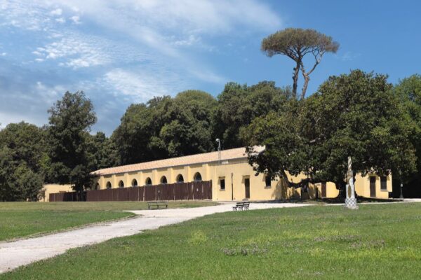 Vaccino, a Napoli la Fagianeria di Capodimonte tra le sedi: “Lasciati contagiare solo dalla bellezza”