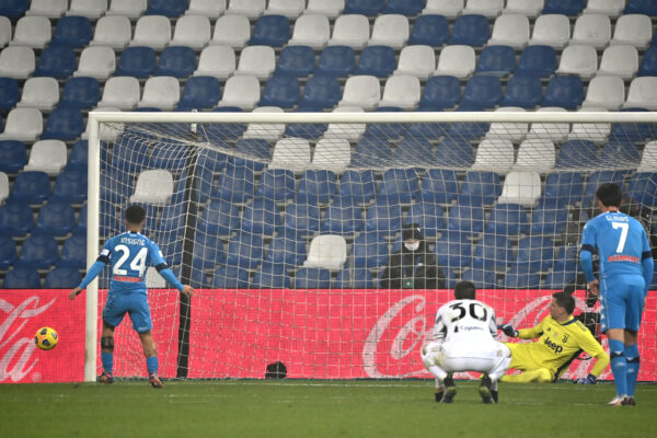Foto Massimo Paolone/LaPresse 
20 gennaio 2021 Reggio Emilia, Italia 
sport calcio 
Juventus vs Napoli – Finale PS5 SUPERCUP Supercoppa Italiana 2020-21 – stadio Mapei Città del Tricolore
Nella foto: Lorenzo Insigne (SSC Napoli) fallisce un calcio di rigore

Photo Massimo Paolone/LaPresse 
January 20, 2021 Reggio Emilia, Italy 
sport soccer 
Juventus vs Napoli – Final PS5 SUPERCUP Italian Super Cup 2020-21 – Mapei stadium
In the pic: Lorenzo Insigne (SSC Napoli) misses a penalty kick