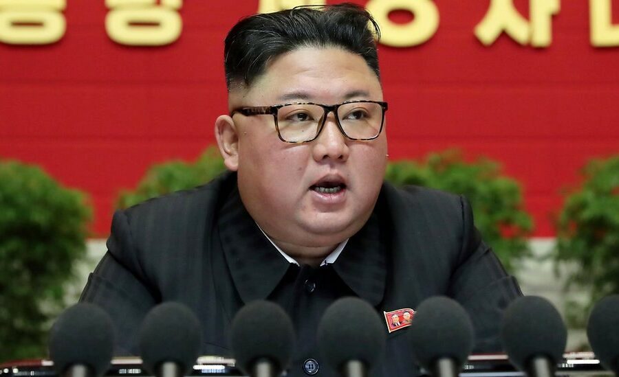 Kim Jong-un parla per 9 ore al Congresso e prepara l’accoglienza a Biden: “Sottomettere il nemico Usa”