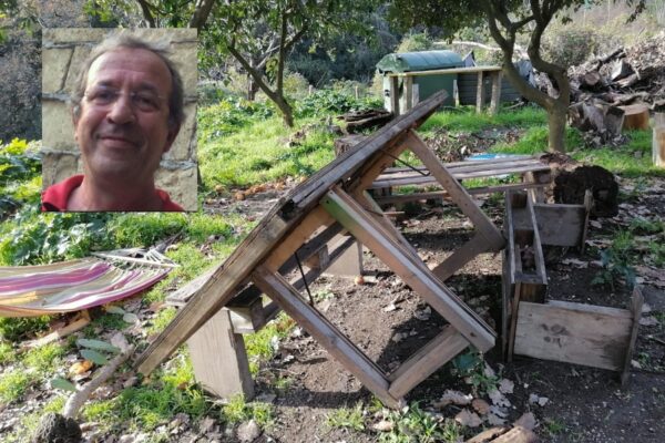 Vandalizzato il bene confiscato al clan, parte la gara di solidarietà: “Non ce ne andiamo, i napoletani sono con noi”