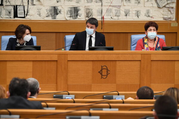 epa08935527 Leader of ‘Italia Viva’ party Matteo Renzi (C), Italian Agriculture and Tourism Minister Teresa Bellanova (R), and Italian Minister for Equal Opportunities and Family, Elena Bonetti, give a press conference in the group room of the Chamber of Deputies in Rome, Italy, 13 January 2021. Renzi has announced his party is leaving the ruling coalition, which leaves the government without a majority in parliament, and withdraws its ministers from the cabinet.  EPA/ETTORE FERRARI/POOL