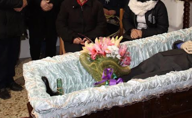 Veglia funebre per la ‘nonnina’, scoppia focolaio: oltre 50 positivi