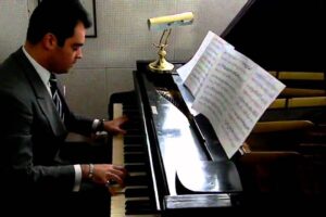 Il dramma di Adriano Urso, il pianista diventato rider morto durante una consegna