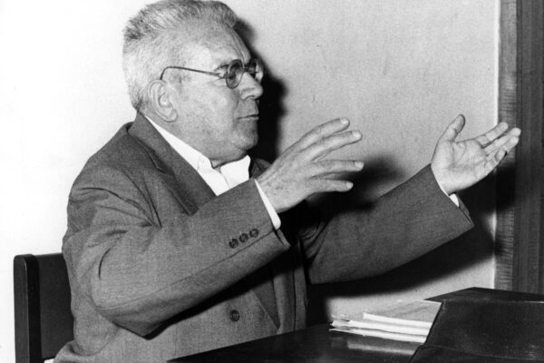 Foto LaPresse Torino/Archivio storico
Storico
1970
Amadeo Bordiga
Amadeo Bordiga (Ercolano, 13 giugno 1889 – Formia, 25 luglio 1970) è stato un politico italiano.
nella foto: Amadeo Bordiga

Photo LaPresse Turin/Archives historical
Hystory
1970
Amadeo Bordiga
in the photo: Amadeo Bordiga