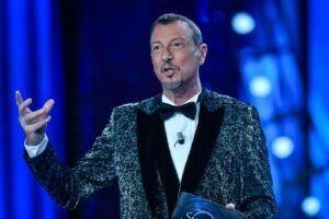 Festival di Sanremo a rischio, aut aut di Amadeus: “Tutti uniti per marzo o rinviamo al 2022”