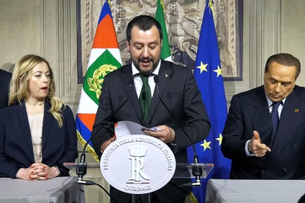 Sondaggio Tecnè, disastro Salvini: la Lega perde l’8,5% in un anno (a vantaggio di Meloni e Berlusconi) Sondaggio Tecnè, disastro Salvini: la Lega perde l’8,5% in un anno (a vantaggio di Meloni e Berlusconi)