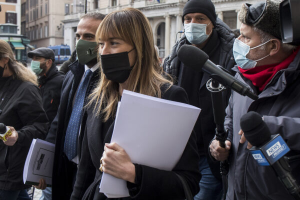 Crisi di governo, Boschi avverte Conte: “Sbaglia se spera di salvarsi con i transfughi” Crisi di governo, Boschi avverte Conte: “Sbaglia se spera di salvarsi con i transfughi”