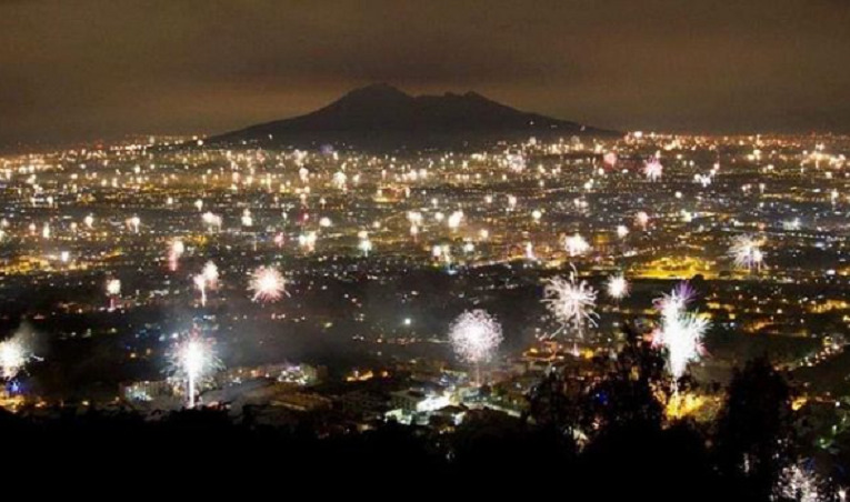 I napoletani hanno fatto bene a sparare fuochi d’artificio e festeggiare il Capodanno
