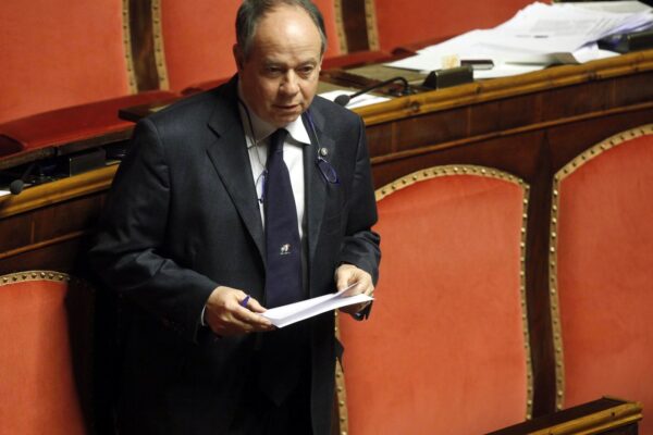 “Toghe in politica fanno impressione, fermiamole”, parla il senatore Luigi Compagna