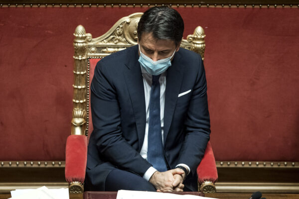 Il premier si arrende all’evidenza e va da Mattarella a dimettersi: tentativo di Conte ter