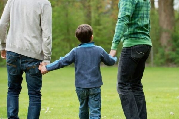 Figli di coppie omosessuali: dalla vita al diritto