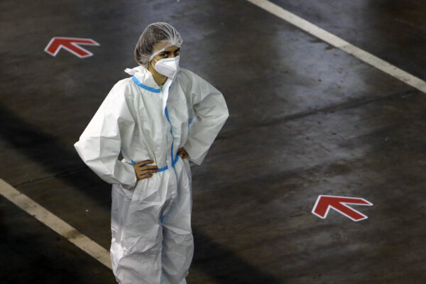 I ricchi si illudono di poter superare il Covid da soli, ma il virus si combatte tutti insieme