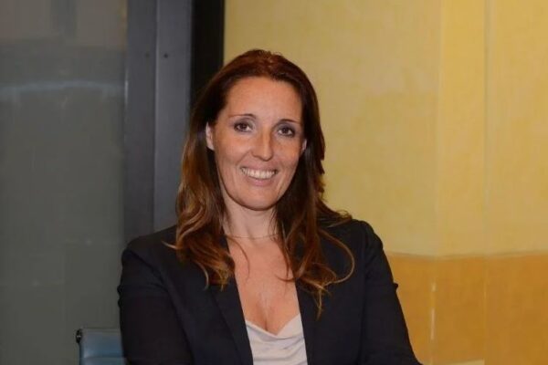 Canta alla radio ‘Faccetta nera’, l’assessore veneto Donazzan nella bufera: “Si dimetta”