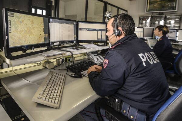 Napoli, le intercettazioni costano 15 milioni all’anno: le ‘spese folli’ della giustizia