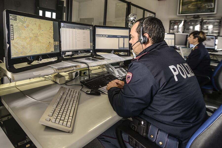 Napoli, le intercettazioni costano 15 milioni all’anno: le ‘spese folli’ della giustizia