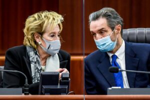 Nella corsa al vaccino a Moratti e De Luca non serve essere primi