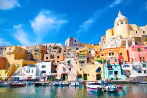 Procida è la prima isola italiana covid free, Ischia vaccinata entro fine maggio