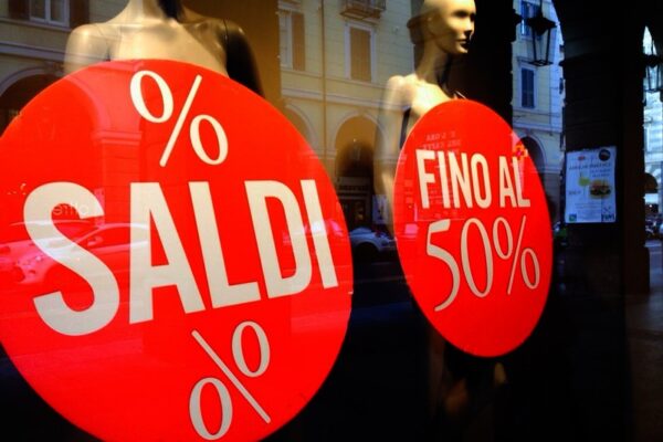 Campania, ancora incertezza sulla data di inizio dei saldi