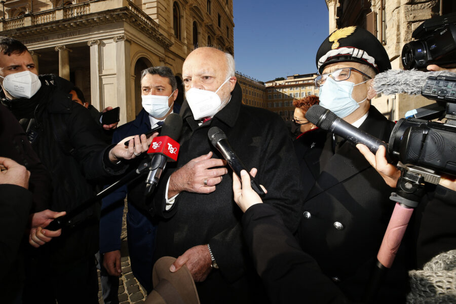 Il gup del caso Diciotti va a Roma a interrogare Conte e in TV dice che fa il tifo per il ter…