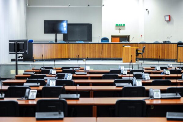 Il monito dei penalisti: “Basta restrizioni o la giustizia morirà”