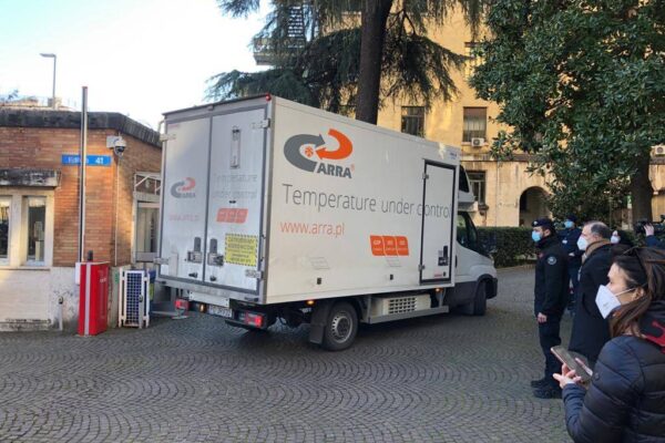 Come verrà distribuito il vaccino Moderna in Italia: precedenza alle Regioni con più over 80