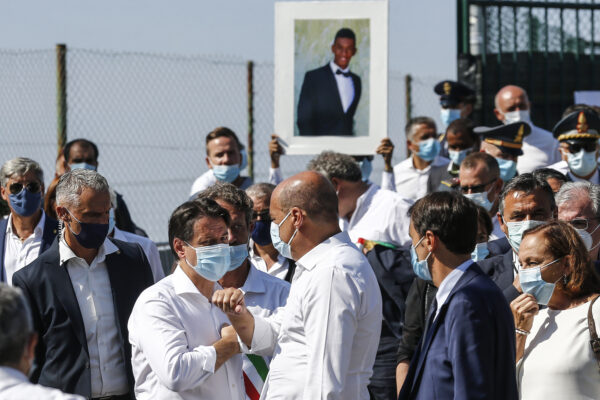 Foto Cecilia Fabiano/ LaPresse 
12 Settembre 2020 
Paliano (Italia)
Cronaca : arrivi allo stadio di Paliano
Funerali di Willy Montero Duarte 
Nella Foto: il presidente Conte con Zingaretti e Lamorgese davanti alla foto di Willy 
Photo Cecilia Fabiano/LaPresse
September 12 , 2020  Paliano  (Italy) 
News:
Willy Montero Duarte Funeral
In the pic : Conte Lamorgese and Zingaretti in front of the Willy’s picture