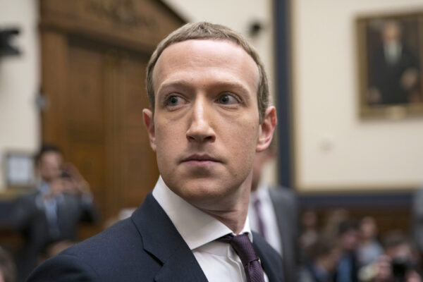 La democrazia Usa si interroga su come bloccare Trump, Facebook l’ha già fatto