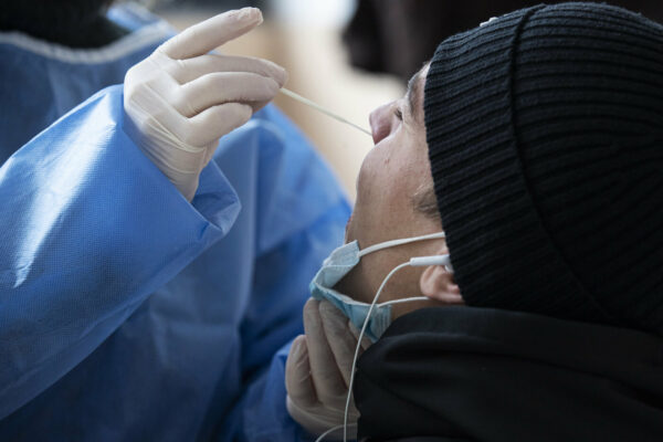 Marco Ottico/LaPresse/POOL
15-01-2021 Milano, Italia
Cronaca
Studenti al Liceo Severi 
nella foto:  Studenti al Liceo Severi effettuano il tampone per entrare

Marco Ottico/LaPresse/POOL
2021-01-15 Milan, ItalyNews
Students at Severi school
in the photo:  Students at Severi school Covid-19 testing