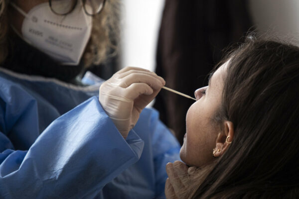Marco Ottico/LaPresse/POOL
15-01-2021 Milano, Italia
Cronaca
Studenti al Liceo Severi 
nella foto:  Studenti al Liceo Severi effettuano il tampone per entrare

Marco Ottico/LaPresse/POOL
2021-01-15 Milan, ItalyNews
Students at Severi school
in the photo:  Students at Severi school Covid-19 testing