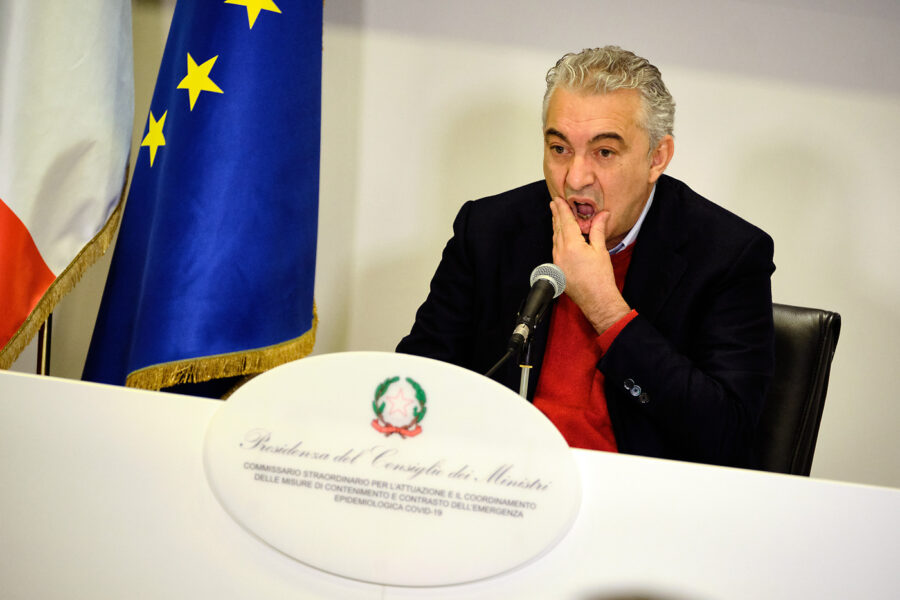 Foto Mauro Scrobogna /LaPresse
21–01-2021 Roma , Italia
Cronaca
Coronavirus, emergenza sanitaria – Invitalia – conferenza stampa Commissario Straordinario emergenza COVID-19.
Nella foto: Domenico Arcuri,  Commissario straordinario per l’attuazione e il coordinamento delle misure occorrenti per il contenimento e contrasto dell’emergenza epidemiologica COVID-19

Photo Mauro Scrobogna /LaPresse 
January 21, 2021 Rome, Italy 
News 
Coronavirus outbreak: health emergency – Invitalia – Press conference extraordinary commissioner for COVID-19 emergency.In the pic: Domenico Arcuri, extraordinary commissioner for COVID-19 emergency