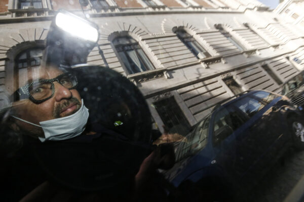 Foto Cecilia Fabiano/ LaPresse 
06 febbraio 2021 Roma (Italia)
Cronaca : 
Crisi di Governo. Uscite dopo le consultazioni per la formazione del governo Draghi  
Nella foto :  Beppe Grillo 
Photo Cecilia Fabiano/LaPresse
February  06 , 2021  Roma (Italy) 
News :
Government Crisis. Exit after the reunion for to organize the coalition to sustain Draghi government 
In The Pic: Beppe Grillo