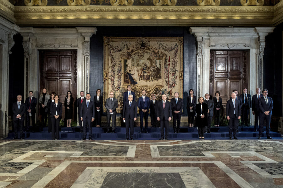 Foto Roberto Monaldo / LaPresse
13-02-2021 Roma
Politica
Quirinale -Giuramento del governo Draghi
Nella foto In prima fila da sx, Daniele Franco, Marta Cartabia, Luigi Di Maio, Sergio Mattarella, Mario Draghi, Luciana Lamorgese, Lorenzo Guerini, Giancarlo Giorgetti.
Seconda fila da sx: Roberto Speranza, Maria Cristina Messa, Andrea Orlando, Roberto Cingolani, Stefano Patuanelli, Enrico Giovannini, Patrizio Bianchi, Dario Franceschini, Federico D’Incà.
Terza fila da sx: Erika Stefani, Fabiana Dadone, Maria Stella Gelmini, Vittorio Colao, Renato Brunetta, Mara Carfagna, Elena Bonetti, Massimo Garavaglia.

Photo Roberto Monaldo / LaPresse 
13-02-2021 Rome (Italy) 
Quirinale palace – Oath Ceremony of the Mario Draghi’s government 
In the pic In the first row from the left: Daniele Franco, Marta Cartabia, Luigi Di Maio, Sergio Mattarella, Mario Draghi, Luciana Lamorgese, Lorenzo Guerini, Giancarlo Giorgetti.
In the second row from the left: Roberto Speranza, Maria Cristina Messa, Andrea Orlando, Roberto Cingolani, Stefano Patuanelli, Enrico Giovannini, Patrizio Bianchi, Dario Franceschini, Federico D’Incà.
In the third row from the left: Erika Stefani, Fabiana Dadone, Maria Stella Gelmini, Vittorio Colao, Renato Brunetta, Mara Carfagna, Elena Bonetti, Massimo Garavaglia