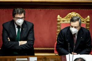 Foto Roberto Monaldo / LaPresse
17-02-2021 Roma, Italia
Politica
Senato – Voto di fiducia su governo Draghi
Nella foto: Il Presidente del Consiglio  Mario Draghi   al Senato e Il Ministro dello Sviluppo Economica Giancarlo Giorgetti 

Photo Roberto Monaldo / LaPresse
February 17, 2021  Rome, Italy
Senate – Vote of confidence on Draghi’s government
In the pic: Prime Minister Mario Draghi at the Senate and The Minister of Economic Development Giancarlo Giorgetti