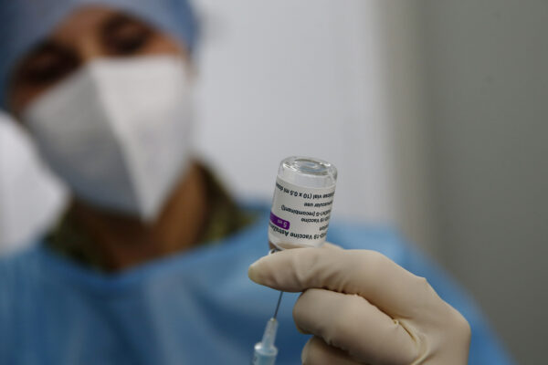 Foto Cecilia Fabiano/ LaPresse 
23 febbraio 2021 Roma (Italia)
Cronaca  : 
Presidio vaccinale organizzato dall’Esercito nella città militare della Cecchignola  
Nella foto : Preparazione del vaccino AstraZeneca  
Photo Cecilia Fabiano/LaPresse
February 23 , 2021  Roma (Italy) 
News :
Defense Vaccination Centre in the militar city of Cecchignola in Rome  
In The Pic :  AstraZeneca  vaccine preparation