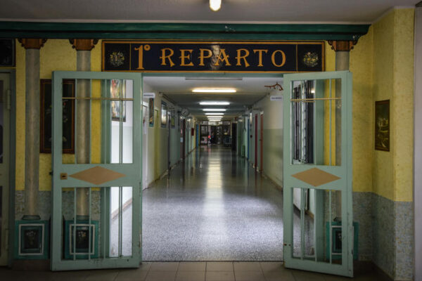 Carinola, agenti decimati dal Covid: e il vaccino è ancora lontano Carinola, agenti decimati dal Covid: e il vaccino è ancora lontano