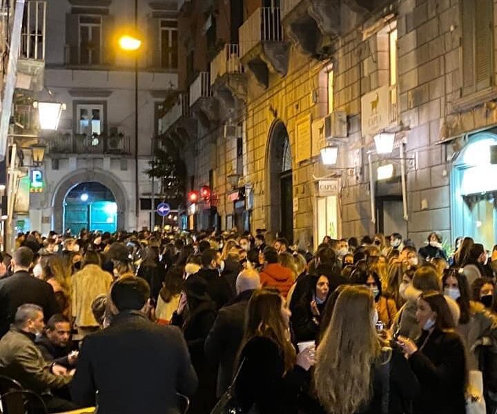 Napoli, l’appello dei Baretti di Chiaia per lavorare sereni: “Più controlli anti-assembramento”