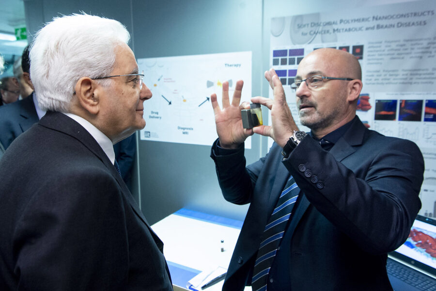 Foto Ufficio Stampa Quirinale/Paolo Giandotti/LaPresse 15-05-2018 Genova, Italia politicaIl Presidente della Repubblica Sergio Mattarella con il Roberto Cingolani, Direttore Scientifico dell’ITT, nel corso della visita all’Istituto Italiano di Teconologia, oggi 15 maggio 2018.
(Foto di Paolo Giandotti – Ufficio per la Stampa e la Comunicazione della Presidenza della Repubblica)DISTRIBUTION FREE OF CHARGE – NOT FOR SALE
Foto Ufficio Stampa Quirinale/Paolo Giandotti/LaPresse 
15-05-2018 Genova, Italia 
politica
Il Presidente della Repubblica Sergio Mattarella con il Roberto Cingolani, Direttore Scientifico dell’ITT, nel corso della visita all’Istituto Italiano di Teconologia, oggi 15 maggio 2018.
(Foto di Paolo Giandotti – Ufficio per la Stampa e la Comunicazione della Presidenza della Repubblica)

DISTRIBUTION FREE OF CHARGE – NOT FOR SALE
Genova – Il Presidente della Repubblica Sergio Mattarella con il Roberto Cingolani, Direttore Scientifico dell’ITT, nel corso della visita all’Istituto Italiano di Teconologia, oggi 15 maggio 2018.
(Foto di Paolo Giandotti – Ufficio per la Stampa e la Comunicazione della Presidenza della Repubblica)