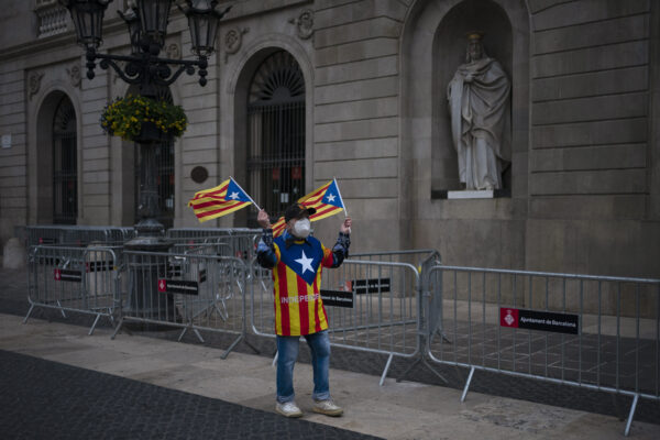Elezioni Catalogna, socialisti primo partito ma vince vince il blocco indipendentista