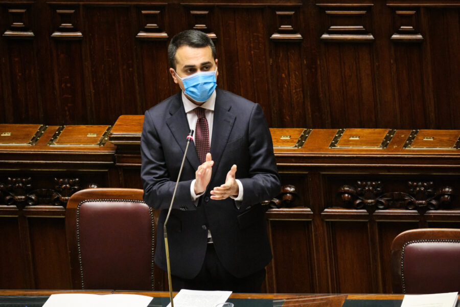 Attacco in Congo, Di Maio alla Camera sulla morte di Attanasio: “L’ambasciata aveva due auto blindate”