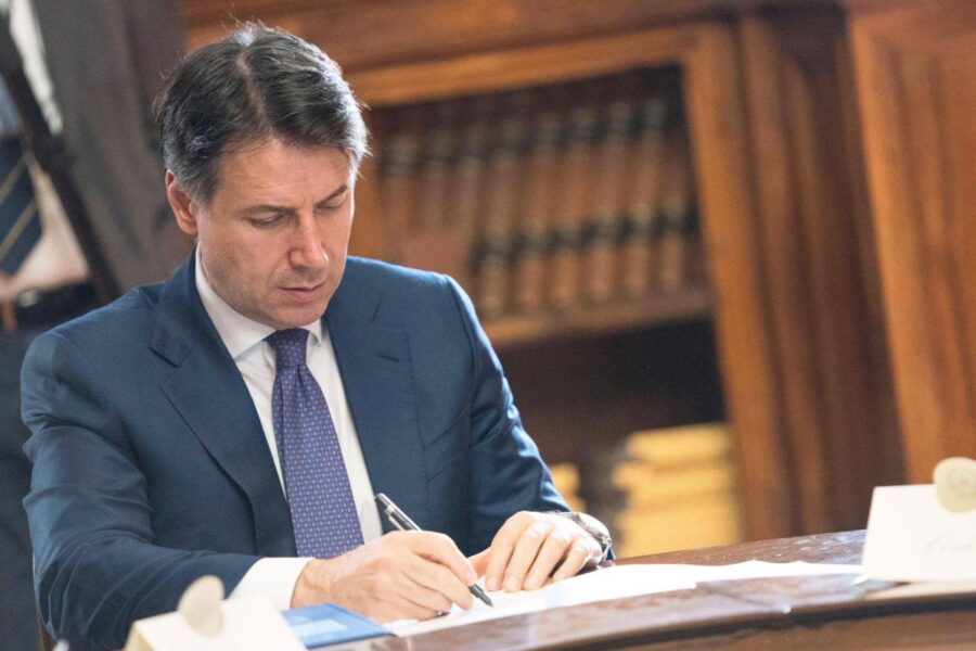 Conte deve tornare a lavorare, l’Università di Firenze richiama l’ex premier: “Aspettativa terminata”