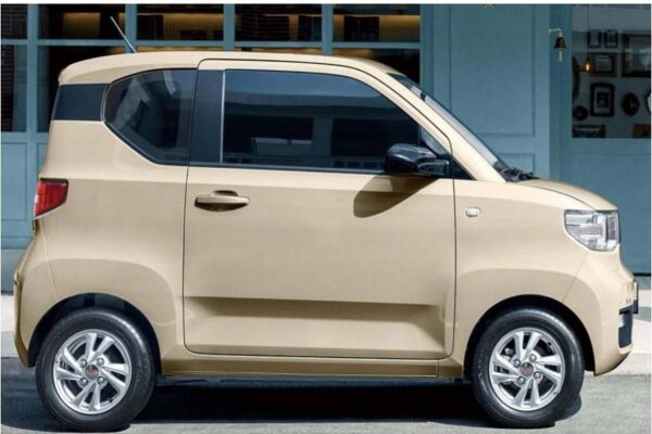 Auto elettrica low cost, quanto costa la vettura che punta a superare Tesla