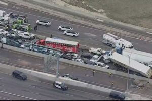 Maxi tamponamento in Texas, coinvolti 130 veicoli tra auto e camion: “Almeno 9 morti”