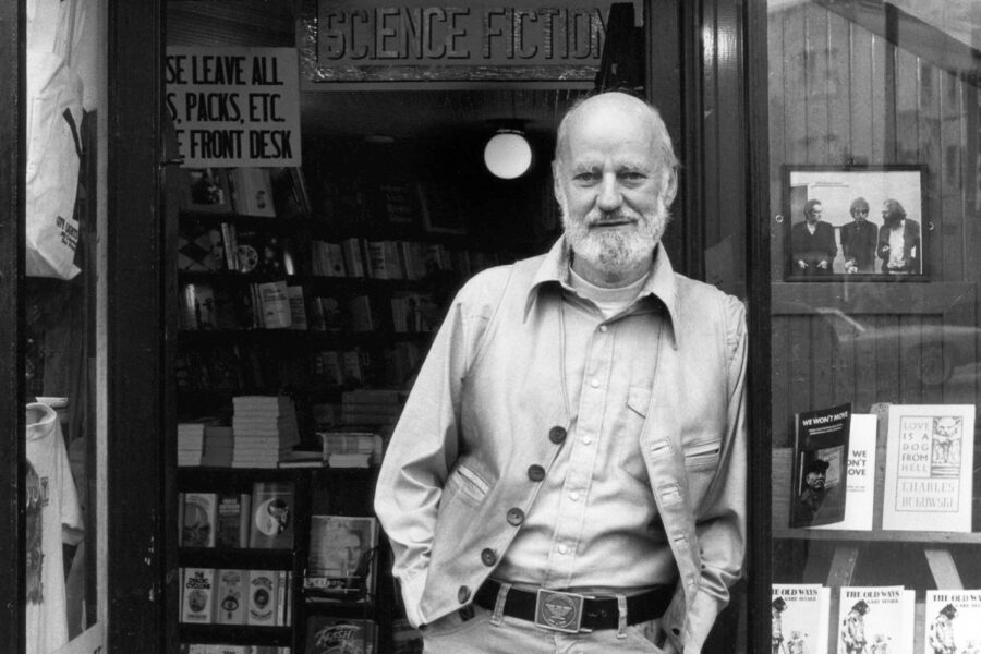 Ritratto di Lawrence Ferlinghetti, il poeta della Beat Generation morto a 101 anni