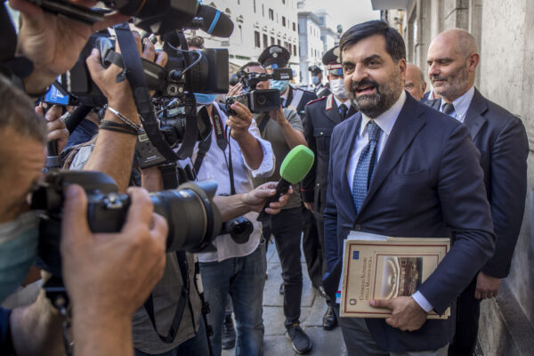 Processo Palamara, il Gup chiede a Cantone: “Scusi, il reato dov’è?”