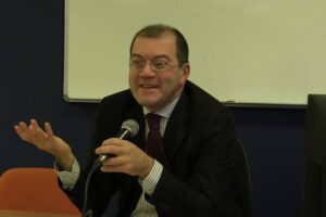 “Napoli sta cambiando volto, partiti puntino su competenze”, parla il filosofo Massimo Adinolfi