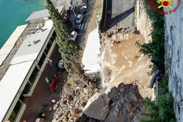 Disastro di Amalfi, segno che la Campania cade a pezzi: sbrigatevi col Recovery!