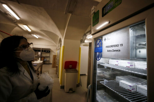 AstraZeneca, il richiamo del vaccino dopo 12 settimane: sarà destinato agli under 55 senza patologie